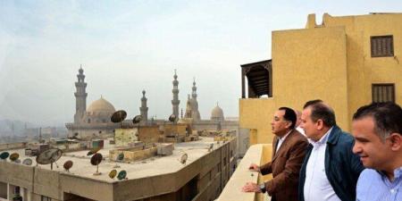 رئيس الوزراء يتفقد أعمال إعادة إحياء منطقة «درب اللبانة» - تواصل نيوز