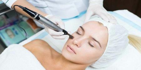 «الديرما بن».. تقنية حديثة تساعدك على العناية ببشرتك - تواصل نيوز