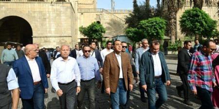رئيس الوزراء يتفقد منطقة مسجد الحاكم بأمر الله ومشروعي بوتيك «الشوربجي والأرناؤوطي» - تواصل نيوز
