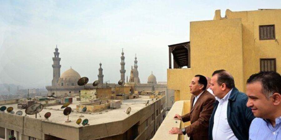 رئيس الوزراء يتفقد أعمال إعادة إحياء منطقة «درب اللبانة» - تواصل نيوز