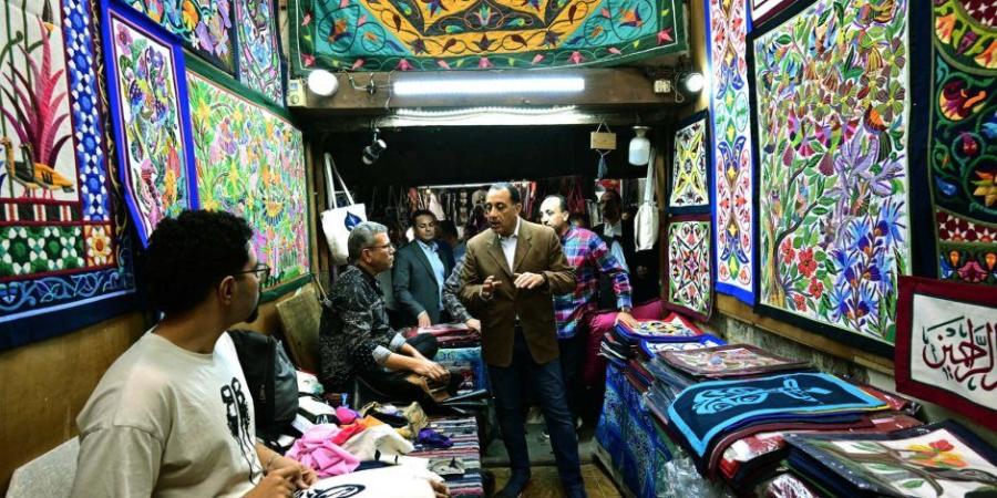رئيس الوزراء يتجول بمنطقة الخيامية.. ويؤكد: معرض للحرف التراثية بحديقة الفسطاط - تواصل نيوز