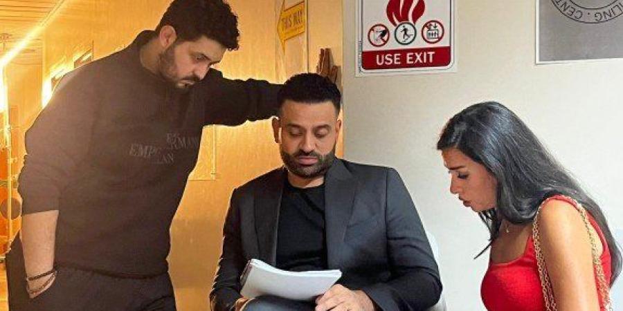 بالصور.. عمر السعيد يجمع بين "المايكرو دراما" والبطولة الشعبية في أحدث أعماله - تواصل نيوز