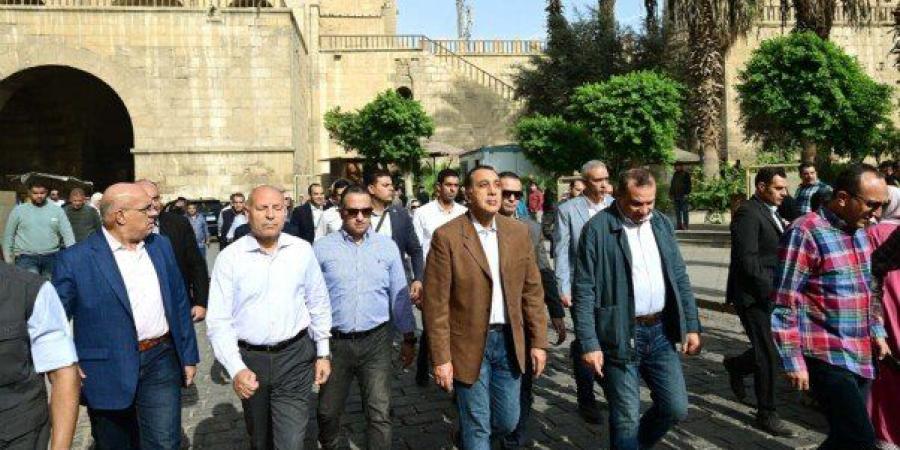 رئيس الوزراء يتفقد منطقة مسجد الحاكم بأمر الله ومشروعي بوتيك «الشوربجي والأرناؤوطي» - تواصل نيوز