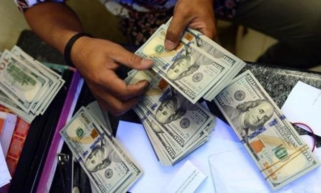 قضايا قيمتها 12 مليون جنيه.. الداخلية توجه ضربات متتالية ضد تجار العملة الأجنبية