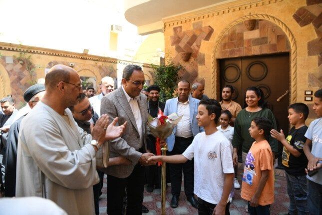 محافظ قنا يرسم البسمة على وجوه الأيتام في عيد الأضحى بزيارات تفقدية وهدايا