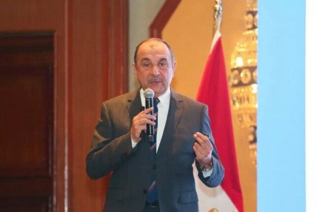 وزير قطاع الأعمال يناقش مع قيادات الشركات القابضة تعظيم العوائد من الأصول وزير قطاع الأعمال يناقش مع قيادات الشركات القابضة تعظيم العوائد من الأصول