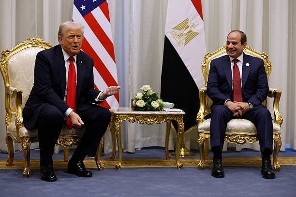 وصفه بـ «الزعيم القوي » ترامب: أمريكا ستكون دائما مع الرئيس السيسي وصفه بـ «الزعيم القوي » ترامب: أمريكا ستكون دائما مع الرئيس السيسي