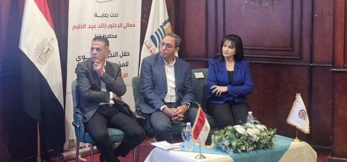 محافظ قنا يشهد حفل تخرج الدفعة الأولى بمشروع «من المهارة إلى الربح» محافظ قنا يشهد حفل تخرج الدفعة الأولى بمشروع «من المهارة إلى الربح»