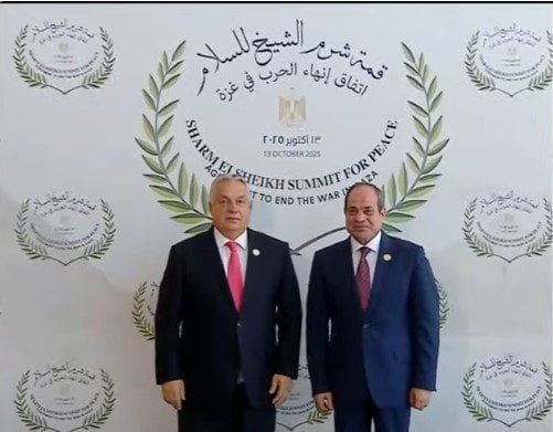 الرئيس السيسي يستقبل رئيس وزراء المجر في مقر قمة السلام بشرم الشيخ الرئيس السيسي يستقبل رئيس وزراء المجر في مقر قمة السلام بشرم الشيخ