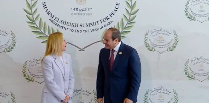الرئيس السيسي يستقبل رئيسة وزراء إيطاليا فور وصولها للمشاركة بقمة شرم الشيخ للسلام الرئيس السيسي يستقبل رئيسة وزراء إيطاليا فور وصولها للمشاركة بقمة شرم الشيخ للسلام