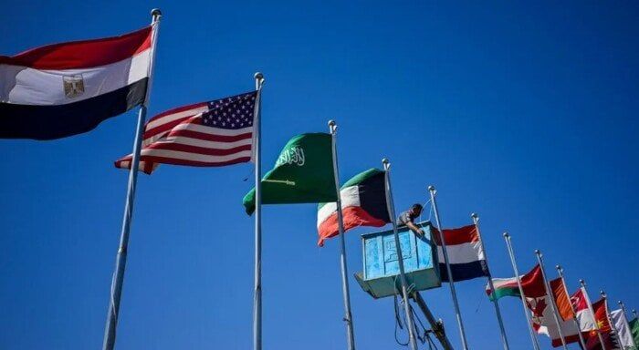رئيس الوزراء البريطانى يصل إلى شرم الشيخ للمشاركة فى قمة السلام رئيس الوزراء البريطانى يصل إلى شرم الشيخ للمشاركة فى قمة السلام