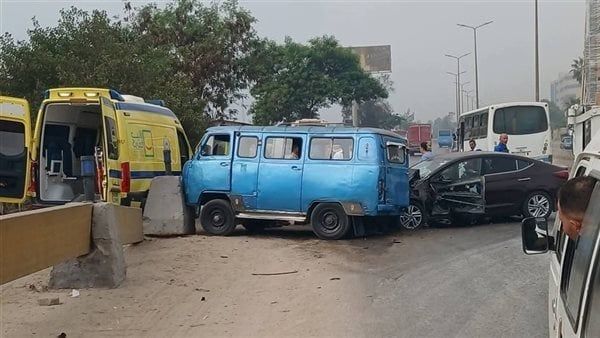 مصرع وإصابة 5 أشخاص في انقلاب ميكروباص على الطريق الأوسطي بالشرقية مصرع وإصابة 5 أشخاص في انقلاب ميكروباص على الطريق الأوسطي بالشرقية