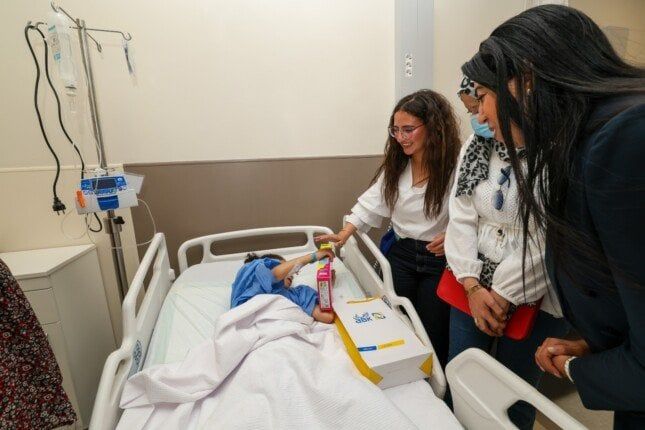 «البنك الأهلي الكويتي مصر» ينظم زيارة ميدانية إلى مستشفى أهل مصر لعلاج الحروق «البنك الأهلي الكويتي مصر» ينظم زيارة ميدانية إلى مستشفى أهل مصر لعلاج الحروق