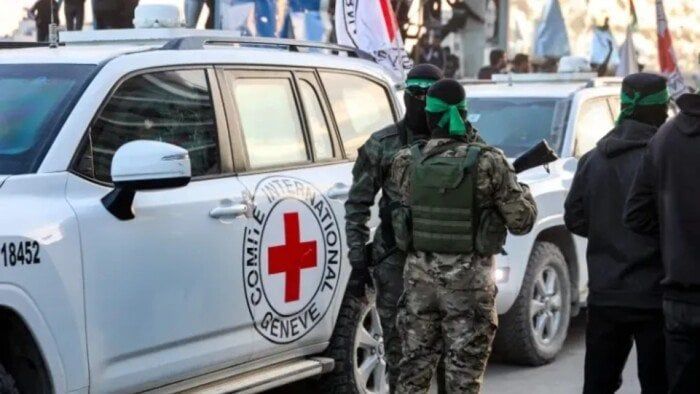 جيش الاحتلال: الصليب الأحمر في طريقه لتسلم جثث المحتجزين الإسرائيليين بغزة جيش الاحتلال: الصليب الأحمر في طريقه لتسلم جثث المحتجزين الإسرائيليين بغزة