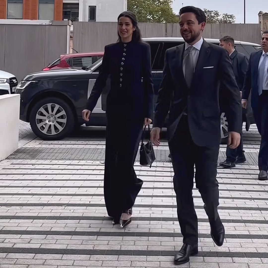 الاميرة رجوة الحسين بالبدلة الرسمية في لندن (انستغرام)