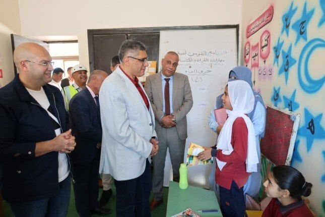 محافظ الجيزة يتفقد مدرسة المناجم الابتدائية بالواحات البحرية محافظ الجيزة يتفقد مدرسة المناجم الابتدائية بالواحات البحرية