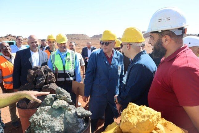 محافظ الجيزة يتفقد مناجم شركة الحديد والصلب للمناجم والمحاجر بالواحات البحرية محافظ الجيزة يتفقد مناجم شركة الحديد والصلب للمناجم والمحاجر بالواحات البحرية