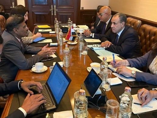 وزير الخارجية يلتقي نائب رئيس مجموعة شركات Oberoi الهندية وزير الخارجية يلتقي نائب رئيس مجموعة شركات Oberoi الهندية