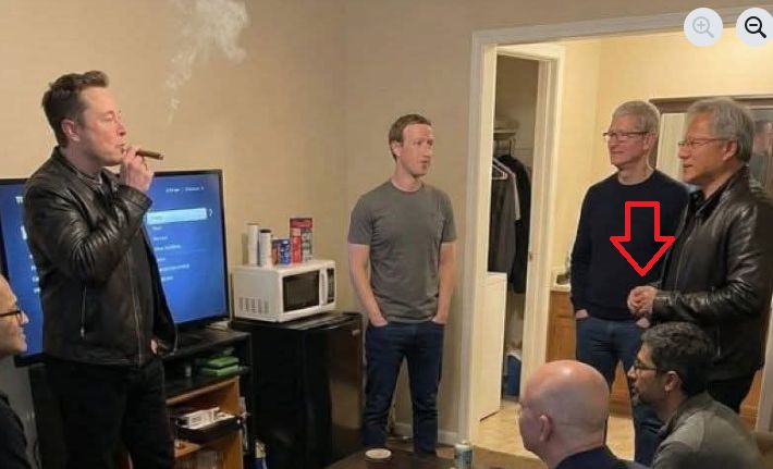 اصابع يدي هوانغ مشوهة