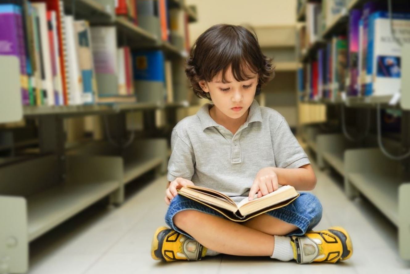 إِدمان القراءة منذ الطفولة.