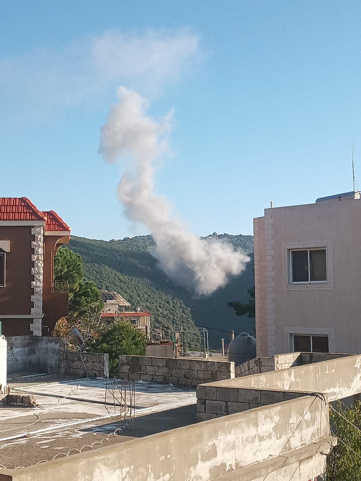 جانب من الغارات. (النهار)