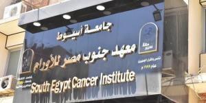 محافظ أسيوط يشارك أطفال معهد الأورام فرحتهم بقرب حلول عيد الأضحى ويوزع الهدايا والملابس - تواصل نيوز