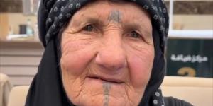 بعد عقود من الانتظار.. سورية تؤدي مناسك الحج بعمر 90 عاما - تواصل نيوز