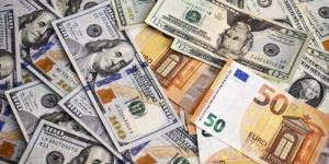 الدولار يتراجع عالميًا بفعل تصاعد التوتر التجاري وتزايد رهانات خفض الفائدة - صحيفة تواصل