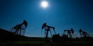 النفط يرتفع مع قرب انقضاء مهلة أميركية لإنهاء التعاملات مع شركتين روسيتين - تواصل نيوز