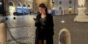 بذيل حصان ونوميكب.. تارا عماد تتجول بشوارع إيطاليا - تواصل نيوز