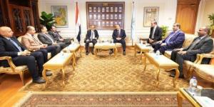 محافظ أسيوط يستقبل الأمين العام لمجلس الوحدة الاقتصادية العربية بمكتبه لتعزيز التعاون التنموي - تواصل نيوز