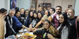 بحضور نجومه وصناعه.. فريق عمل مسلسل السرايا الصفرا يحتفل بأول أيام بروفاته - تواصل نيوز