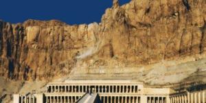 «الآثار» تكشف حقيقة إنشاء مبنى خرساني بمنطقة الدير البحري - تواصل نيوز