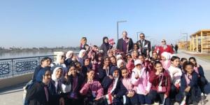 وكيل تعليم قنا يشارك 60 رحلة مدرسية لزيارة كورنيش النيل المطور - تواصل نيوز