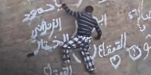 لحظة سقوط المغامر اليمني القعقاع بن عنتر في فوهة بركان مدينة دمت اليمنية - «فيديو» - تواصل نيوز