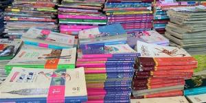 مصادرة 8 آلاف كتاب دراسي مخالف داخل مكتبة غير مرخصة بالأزبكية - تواصل نيوز