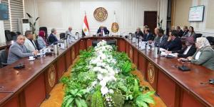 10 توجيهات من وزير العمل لتطوير منظومة السلامة والصحة المهنية - تواصل نيوز