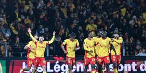 رغم الطرد، لانس يخطف فوزا غاليا من ليون في الدوري الفرنسي - تواصل نيوز