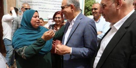 «غير الفكر المتوارث».. محافظ المنيا يقترب من المواطنين بأسلوب قيادي جديد - تواصل نيوز