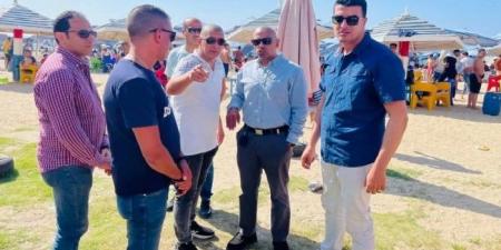 رئيس مصايف الإسكندرية يجري جولة ميدانية بالشواطئ لمنع استغلال المصطافين - تواصل نيوز