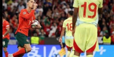 لماذا "تجاهل" لامين جمال رونالدو أثناء المصافحة بعد نهائي دوري الأمم؟ (فيديو) - تواصل نيوز