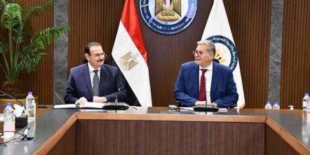 وزير البترول يتابع الموقف التنفيذي لمشروع إنتاج حامض الفوسفوريك ب - تواصل نيوز