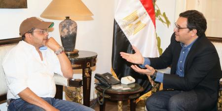 وزير الثقافة يلتقي النجم محمد هنيدي لبحث تقديم عروض مسرحية - تواصل نيوز