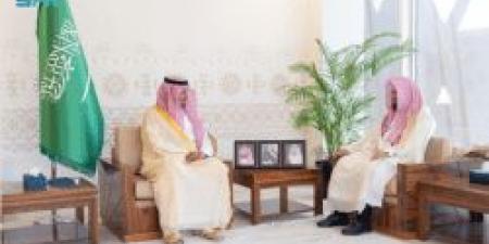 شاهد .. محافظ الدرعية يستقبل رئيس المحكمة العامة ويبادله التهنئة بعيد الأضحى - تواصل نيوز