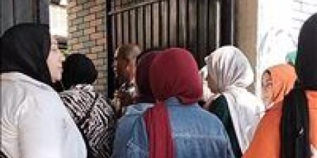 شاهد الان - بدء تفتيش طلاب الثانوية العامة قبل دخول اللجان الساعة التاسعة صباحًا - تواصل نيوز