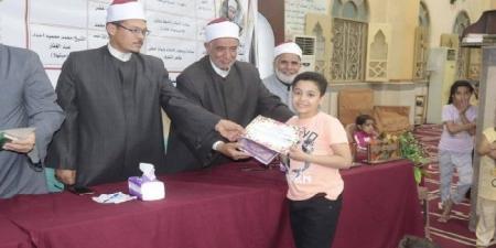 مدير أوقاف الفيوم يكرم الأطفال المتميزين في حفظ القرآن وأبطال القوات المسلحة - تواصل نيوز