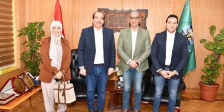 محافظ الفيوم ونائب وزير الصحة يناقشان خطة عاجلة للارتقاء بالخدمات الصحية وتكثيف القوافل الطبية - صحيفة تواصل