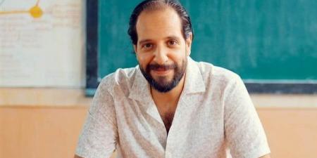 أحمد أمين يروج لبرنامجه «الورطة المشمشية» على يوتيوب - صحيفة تواصل