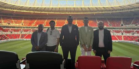 وفد نادي بيراميدز يجري زيارة تفقدية لملاعب التدريب في قطر - صحيفة تواصل