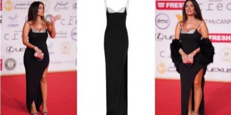 بإطلالة تخطف الأنظار.. زينة تتألق بفستان "بالمان" سعره 139 ألف جنيه في عرض "بنات الباشا" - تواصل نيوز